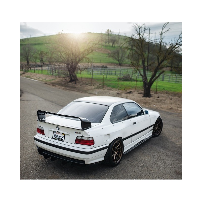 Promo *** Kit carrosserie fibre BMW E36 Felony